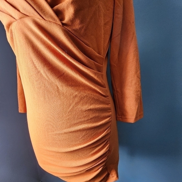 *NWT* La Mode Orange Ruched Faux Wrap Top - Picture 4 of 5